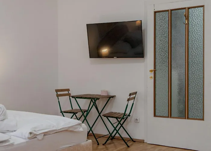 Comfortable One Bedroom In Bécs
