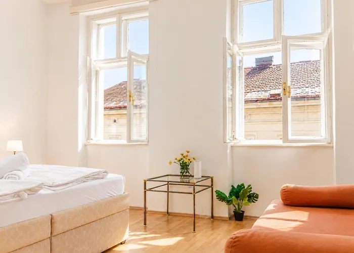 Comfortable One Bedroom In Apartment *