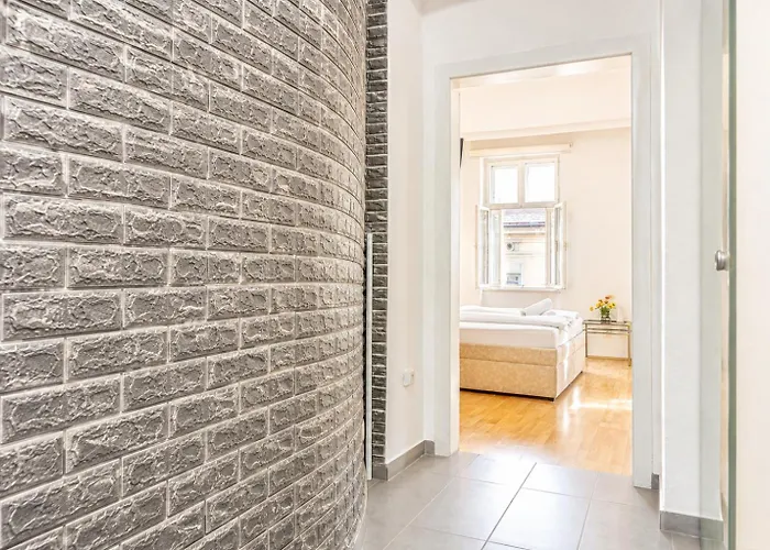 Comfortable One Bedroom In Apartment